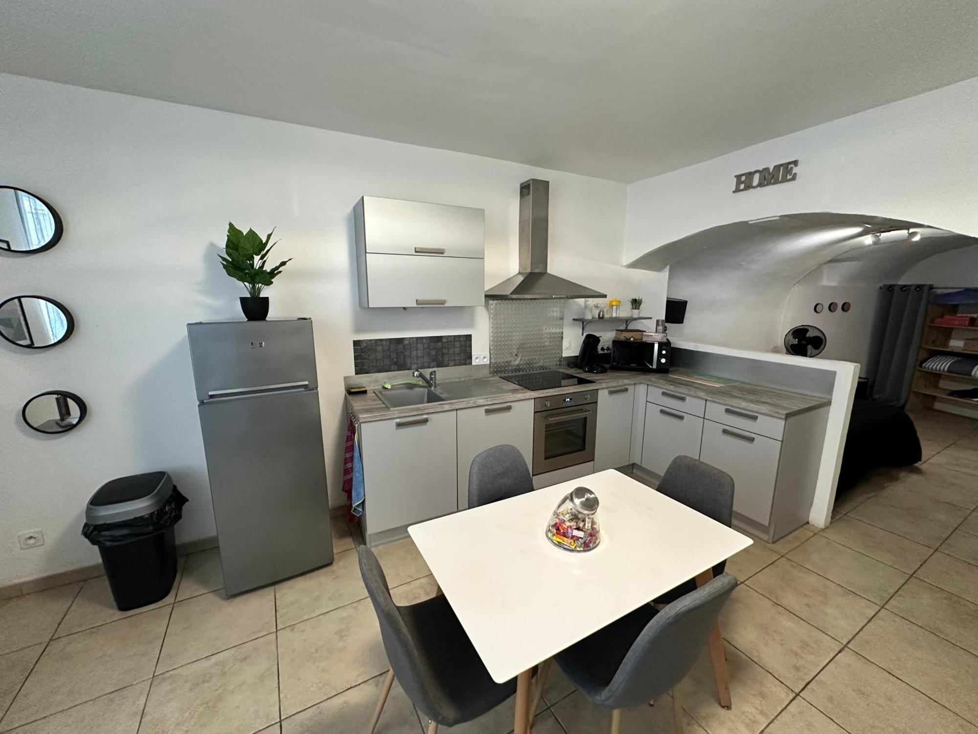 Apartment F1 Rez De Chaussee Au Coeur De Pont-saint Esprit